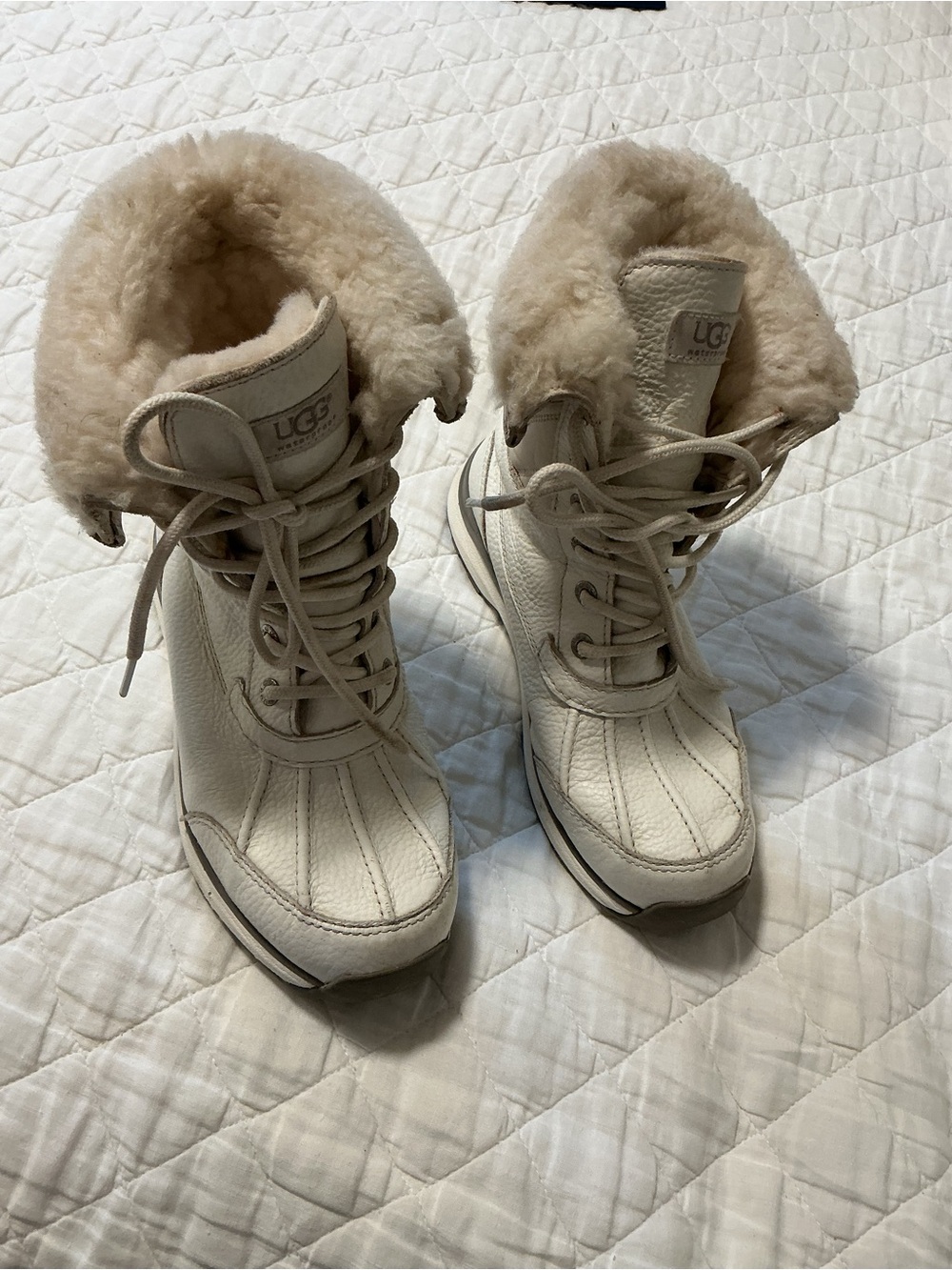 UGG Adirondack Boots size 8
